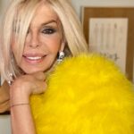 Bibiana Fernández Instagram - Mañana 13 esta que escribe cumple 70 años, vividos quemados bebidos solo tengo palabras de gratitud para con la vida, estoy tan feliz como desbordada, pero quien se va a quejar de tener trabajo, desafíos nuevos, como cantaba la gran #mercedessosa gracias vida ❤️