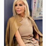 Bibiana Fernández Instagram - Mañana 13 esta que escribe cumple 70 años, vividos quemados bebidos solo tengo palabras de gratitud para con la vida, estoy tan feliz como desbordada, pero quien se va a quejar de tener trabajo, desafíos nuevos, como cantaba la gran #mercedessosa gracias vida ❤️