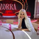 Bibiana Fernández Instagram - Buenos dias familia, ayer doble jornada, @tardeartv y en un rato @porfinnoeslunes y después tarde de estudiar, así que buen fin de semana, tengo poco tiempo para entrar por aquí pero volveré 😜🚀