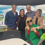 Bibiana Fernández Instagram – El día empezó bien, rodeada de gente que admiro nos visitó @carmenlinaresoficial , Doña han venido mis compadres, comida perros 🐶 arte puro ❤️que mas quiero