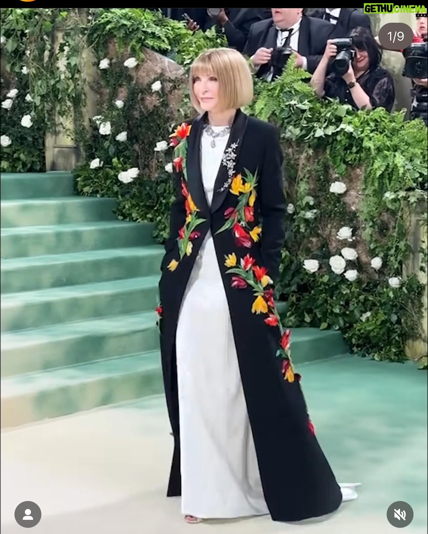 Bibiana Fernández Instagram - Mi top 3, de la met gala @zendaya se ha convertido en imbatible en cualquier evento, hubo muchos trajes espectaculares pero si tenemos en cuenta él dress code y el leitmotiv El jardín del tiempo 🌹#jonhgalliano para @maisonmargiela @thombrowne y @loewe