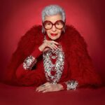 Bibiana Fernández Instagram - Adiós señora @iris.apfel mujer fascinante interiorista diseñadora de complementos, entre muchas más cosas nos enseñó que el brillo no tiene que ir acompañado de un físico determinado si de una personalidad arrolladora 🌹