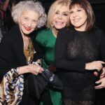 Bibiana Fernández Instagram – Empiezo mirando hacia atrás, pera recordar todo lo que la vida me regalo anoche, voy a estar subiendo hasta los 71, porque anoche la borrachera fue de amor, nada y lo digo con conocimiento de causa, embriaga tanto esto es una pequeña muestra de una noche inolvidable 📸 @pepinomarino a la noche subiré otras que me mandaron por witransfer pero yo no me hago con el, pero tengo que dar muchas gracias a todos @club.magno y a dos mujeres infinitas dos hadas madrinas no lo hubiera podido celebrar sin ellas @mariamarina y mi @_valeriavegas_ , me voy a ensayar agonizando, también quiero dar las gracias a tantas muestras de cariño por aquí, no conteste porque no doy a basto 🙏🏻❤️🌹