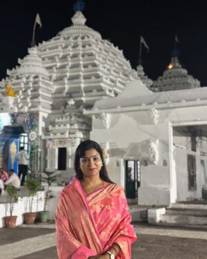 Bidusmita Dash Instagram - Sri sri baladeba jew 🙏

Bahut dinara byabadhaana re baba baladeba jew nka darshan labha kali