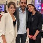 Bihter Dinçel Instagram – Yeni yolculuğumuzun ilk gecesinden🌹
#yürekçıkmazı 🌹
@yurekcikmazitrt 
@trt1 
@goldfilmyapim