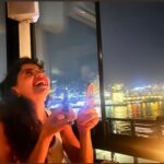 Bihter Dinçel Instagram – Bazen İstanbul’u sürermişim dudağıma😏 @sedensagus ❤️
Hikaye isterken hikayenin kendisi olurmuşuz bazen😏 @sadeceses ❤️
#tb