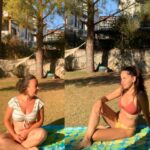 Bihter Dinçel Instagram - 1- Meditasyon mu deniz mi?Denize girersek meditasyon da yapmış oluruz ama meditasyon yaparsak ıslanmayız🌸 2-Başak’cım aynı noktadan farklı zamanlarda farklı yönlere bakalım. Bakalım biz aynı biz olacak mıyız?🦋 3-Ya da gel güneşlenelim.🌻 4-Ya da gel denize girip balıklar üstünden felsefe yapalım😎 @basak.gunebakan