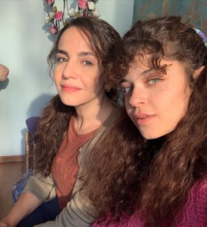 Bihter Dinçel Instagram - Sivilde ve mesaide 🌻
Ekimde ve Kasımda 🌻