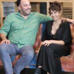 Bihter Dinçel Instagram – En güzeller yerine en neşelilerinden seçtim. Neşeliyken en güzel olmuyor muyuz zaten😏 Ha bi de, buradaki gibi değil vaziyetlerin aslı astarı:) Filmde görürsünüz kim normal, kim anormal🤠
15 Mart’ta sinemalarda👉🏻 #aileçıkmazıfilm 
@feritaktug @mhrrmtrksvn @ruhisariofficial