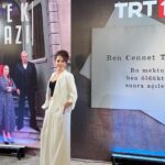 Bihter Dinçel Instagram – Yeni yolculuğumuzun ilk gecesinden🌹
#yürekçıkmazı 🌹
@yurekcikmazitrt 
@trt1 
@goldfilmyapim