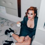 Billie Piper Instagram - Ask Billie for the “SCOOP” Team: @dundascomms @rebeccacorbinmurray @_nicgoodwin @monaleannemakeup @johnmacphersonhair @bhambnails Press day bts shot by me