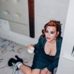 Billie Piper Instagram - One scoop or two @mcalis10 ? #scoop COMING SOON on @netflixuk FULL VINTAGE VIV @rebeccacorbinmurray @rellikvintage 📸 @bella_bradbury