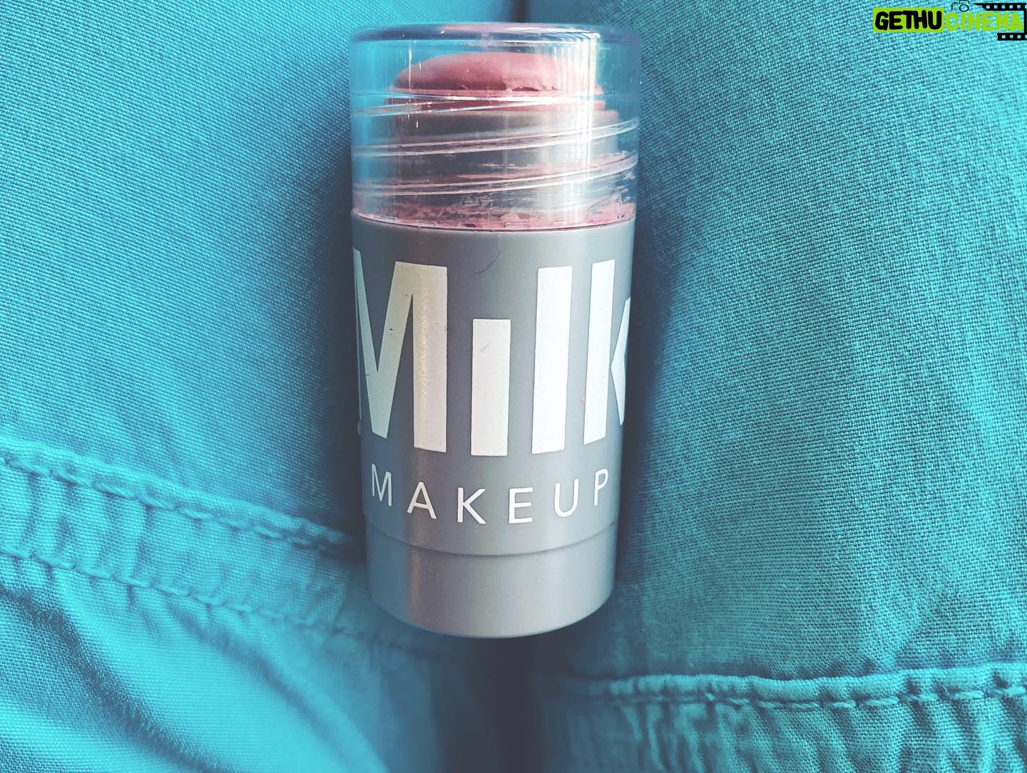 Billie Piper Instagram - My @zannarassi. Always with the good goods. Pals since I was 18, this women is now red carpet HOST and BIG BIZ BITCH . You always send me such beaut makeup from your brand @milkmakeup And I wear it and never say thanks. Bc I’m a fuck . Anyway, appreciation post for your flawless brand, (though I’d like a liner in there pls) Face by @milkmakeup Aside from the mazz - which I’m out of FYi. NOT an ad, just some love for my bestie, who doesn’t need the numbers. #ashadetomatchyournipples