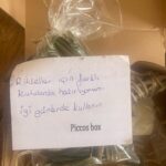 Billur Kalkavan Instagram - Başak Salman’da @piccosbox’u kurmuş ve kendi bahçesinden topladığı adaçayından tütsüler, zeytin yaprağından çaylar ve kendi yaptığı zeytinyağlı sabunlardan gönderdi. Evi hemen tütsüledim. Bu herkes için geçerli, evinizde adaçayı yakmak tüm enerjileri temizler. Teşekkürler @piccosbox . . . #tütsü #incense #nazar #temizlik #sağlık #doğa #doğal #bahçe #saglikliyasam #sevgi #hayat