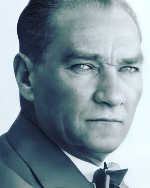 Billur Kalkavan Instagram - Senin kızın olmak demek hep umutla, kararlı, sevgiyle yürümek demek. Umut biterse hayat biter. Senden bunu öğrendik ve hiç vaz geçmeyeceğiz.
Ben seni sadece bayramlarda değil hergün anıyorum, her şey için teşekkürler Atam ❤️
.
.
.
#atatürk #atatürkçocukları #atamınizinde #19mayıs #bayram #seniseviyorum #izindeyiz