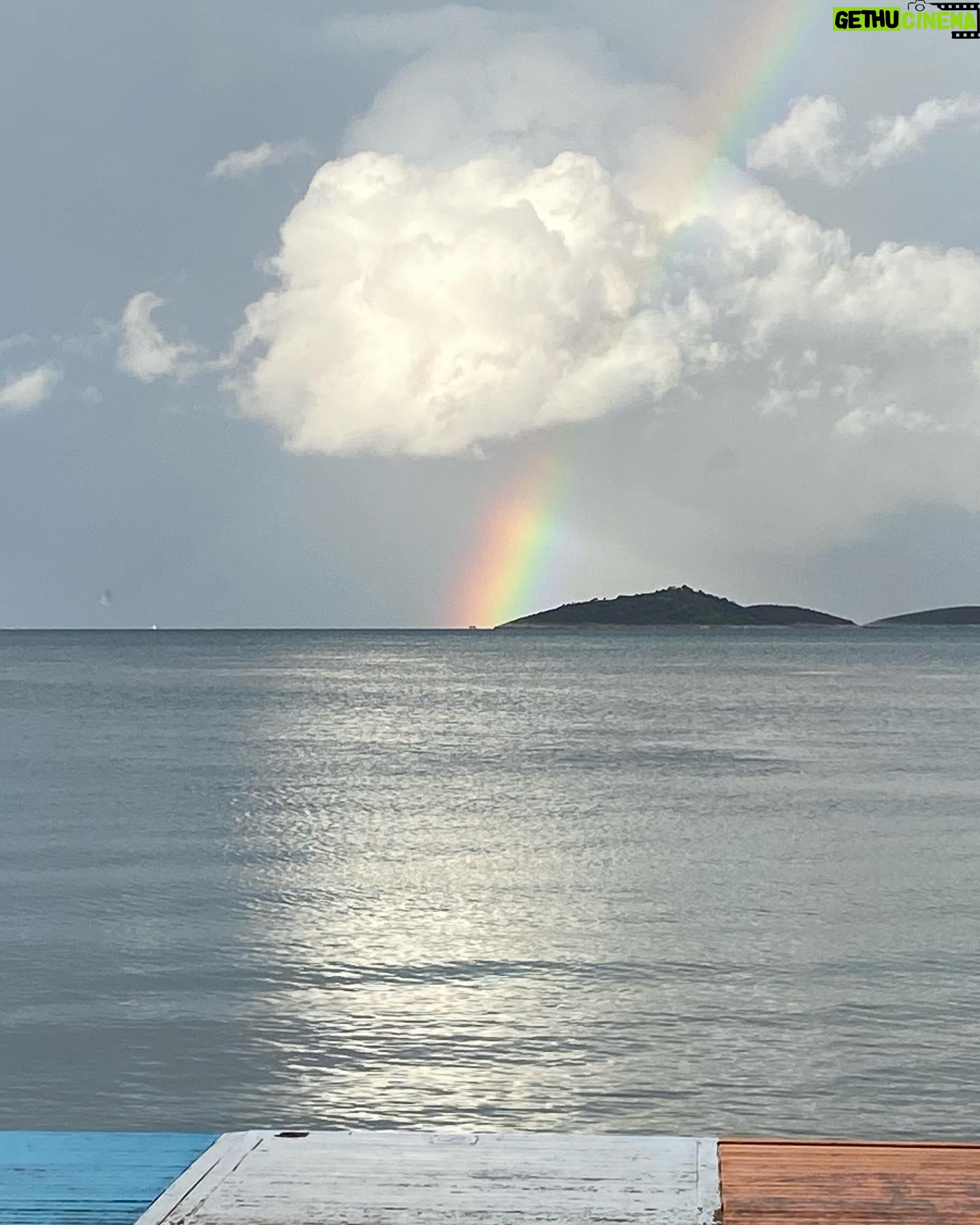 Billur Kalkavan Instagram - Demin yağmur yağdı şahane oldu. . . . #yağmur #rain #kış #winter #doğa #nature #gökkuşağı #rainbow