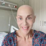 Billur Kalkavan Instagram – @kocuniversitesihastanesi ‘ndeyim salıdan beri. Kalmamın sebebi burada iyi bakılıyor olmam. Evde zorlanıyoruz haliyle. Kilo aldım az da olsa. 3. kemodan sonra hiç sıkıntı çekmedim, bulantı falan yok, hafif halsizlik o kadar. Hayatımda hiç bu kadar tembellik yapmamıştım iyi geldi valla. Hergün daha iyiye gidiyorum, keyfim yerinde, ilginize alakanıza tekrar teşekkürler iyileşmemdeki en büyük etken çünkü.
Herkesi seviyorum, hiç birşeye kızmıyorum, kabulde ve akıştayım. Böylesi daha kolaymış.
.
.
.
#hastane #hospital #hayat #life #akıştakal #gowiththeflow #iyileşme #gettingwell