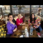 Billur Kalkavan Instagram – Güzel hocam @studionilgunyilmaz ve güzel arkadaşı @azravanal bişeyler atıştırıp onlardan gençlik, güzellik aldım biraz…
.
.
.
#gençlik #güzellik #dostluk #sohbet #muhabbet #dedikodu #eğlence #gülmekgüzeldir #enerji #esmerler #sarışınlar