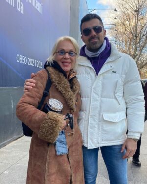 Billur Kalkavan Instagram - Yakışıklı, yetenekli, şahane arkadaşım @rasitbagzibagli ile karşılaşmanın keyfi…
Avrupa yakasına taşındığından beri göremiyordum çok sevindim 🤩
.
.
.
#arkadaş #friend #friends #yakışıklı #handsome #modacı #designer #çokseverim #hayat #hayatgüzeldir #dostluk