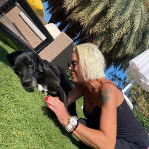 Billur Kalkavan Instagram - Hayvansever @tokabodrum otelin köpüşleri… hepsi birbirinden sevimli ve canayakın. Köpek aşkı limitimi şimdilik doldurdum 🦮
.
.
.
#köpekler #dogs #köpekaşkı #doglover #ilovedogs #dogsarefamily #dogsarebetterthanpeople #hayvansevgisi #hayvanlarısev #pets #sevgi #aşk #bodrum #torba #otel #animalfriendly #hayvandostu #dogsofinstagram #dogsofinstaworld #dogsarethebest