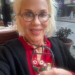 Billur Kalkavan Instagram - Takip etmenizi önereceğim bir kdın daha. @atolyekaryatid harika şeyler yapıyor. Mine işi takılar yine beni çocukluğuma götürdü. Özellikle kedili bişey rica ettim, geldi bugün, teşekkürler. . . . #kolye #neclace #mine #takı #kedi #elyapımı #emek #kadınemeği #elemeği #sevgi #nezaket #hediye #takı