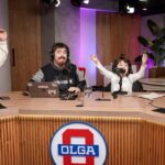 Bimbo Godoy Instagram - En @sonequevolaba en @olgaenvivo trabajando y siendo feliz. Fer la mejor mundial, Bebi y la family fabulosa, Reich haciendo caipiroskas y un estornudo al aire. 📸 @nicoaragon.ph 👚 @theannwagners