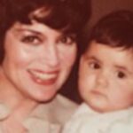 Bimbo Godoy Instagram – Hoy hace 10 años perdimos a una de las cantantes más emblemáticas del tango argentino, de las que inventó como canta el tango una mujer; y había que ser mujer y cantar tango eh! Y encima peronista. Nació en 1927 y desde los 9 años comenzó a trabajar en el teatro, hizo mas de 20 peliculas de la época dorada de nuestro cine, cantó en todas partes, llevó nuestra música a Japón, canto hasta pasados sus 80 años, cantó hasta sentada porque vivía para eso, subirse a un escenario y dar su corazón. Además era mi madre. ❤️ El último video es el concierto de la peli “Café de los maestros” en el Colón, allí tenia casi 80 años. El arte y lo que genera en nosotros al igual que el amor, son para siempre.