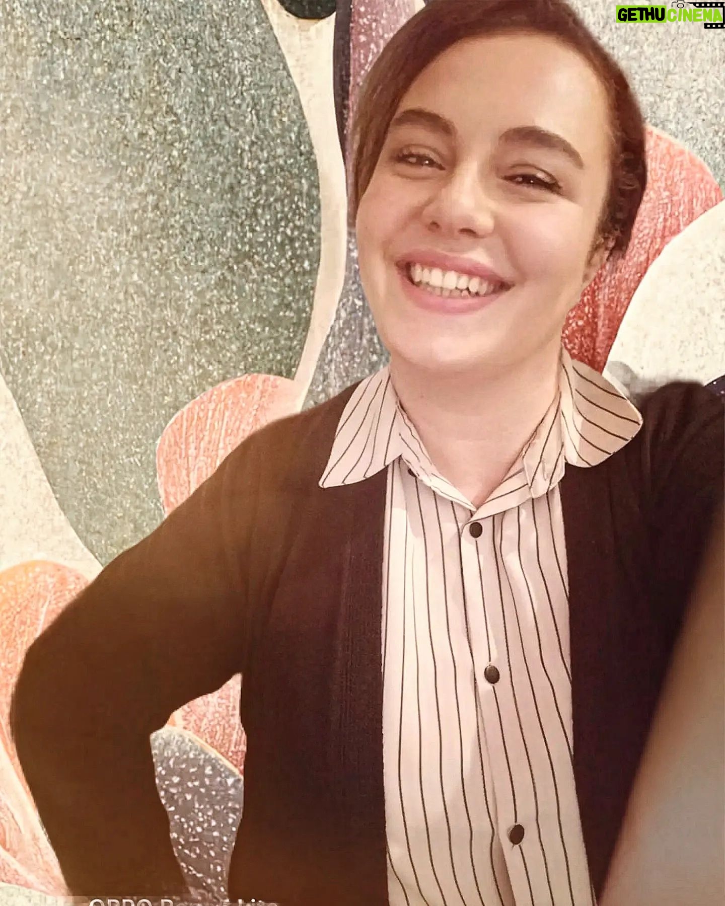 Binnaz Ekren - 2.4K Likes - Sıkı bir çalısma günü...
Her sabah dünya yeniden kurulur.
Her sabah şartlar yeniden oluşur .
Her gece kader ihtimalleri yeniden düzenler.
#emanet