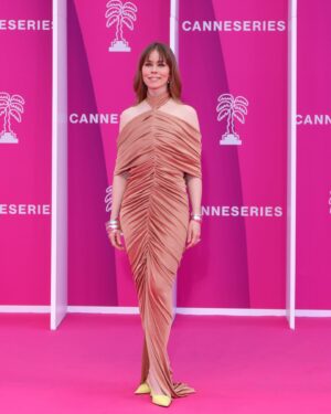 Birgitte Hjort Sørensen Instagram - Cannes 🫶🏻🌴✨
Spent a wonderful, crazy 24 hours with the Dark Horse family, got to wear the most gorgeous dress created by @carinagronning & @pilystagram together with beautiful @georgjensen jewelry - and met my French voice @dorothee.pousseo! Merci @canneseries ❤️