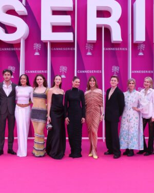 Birgitte Hjort Sørensen Instagram - Cannes 🫶🏻🌴✨
Spent a wonderful, crazy 24 hours with the Dark Horse family, got to wear the most gorgeous dress created by @carinagronning & @pilystagram together with beautiful @georgjensen jewelry - and met my French voice @dorothee.pousseo! Merci @canneseries ❤️