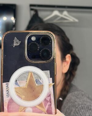 Birsu Demir Instagram - herkes her an  her yerde her zaman her olay her neyse hepsi
uğurlu şeyler ve cebimden çıkan bir konfeti parçasıyla başladı her şey🐽🪷🍎🍬🎟️🩰⭐️