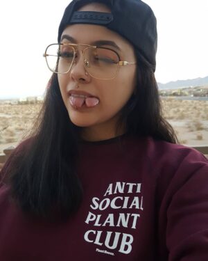 Bixton Suicide Instagram - I've got more plants than friends 😎🌿 Ha! 🤷🏽‍♀️
Anyone else finding it increasingly difficult to make friends as you get older?
 
@thatplantheaux
#antisocial #antisocialplantclub
#plantheaux