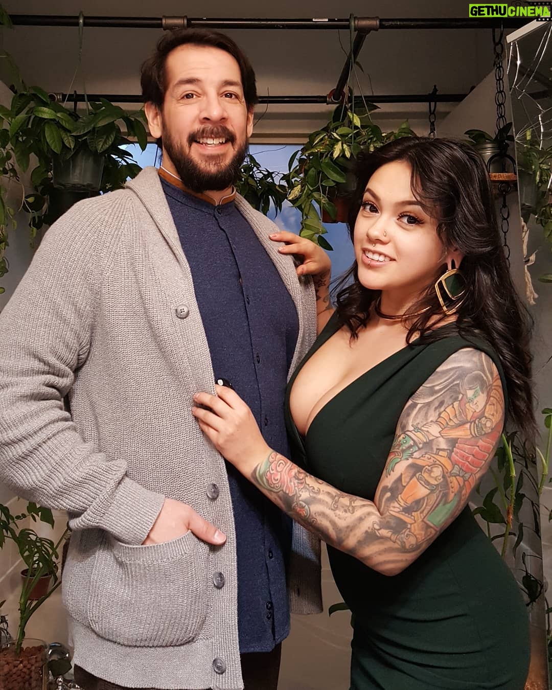 Bixton Suicide - 9.3K Likes - Drinks & tamales & boardgames for two, all day.
Hope you all got to relax today.
🖤🌿
#bahumbug