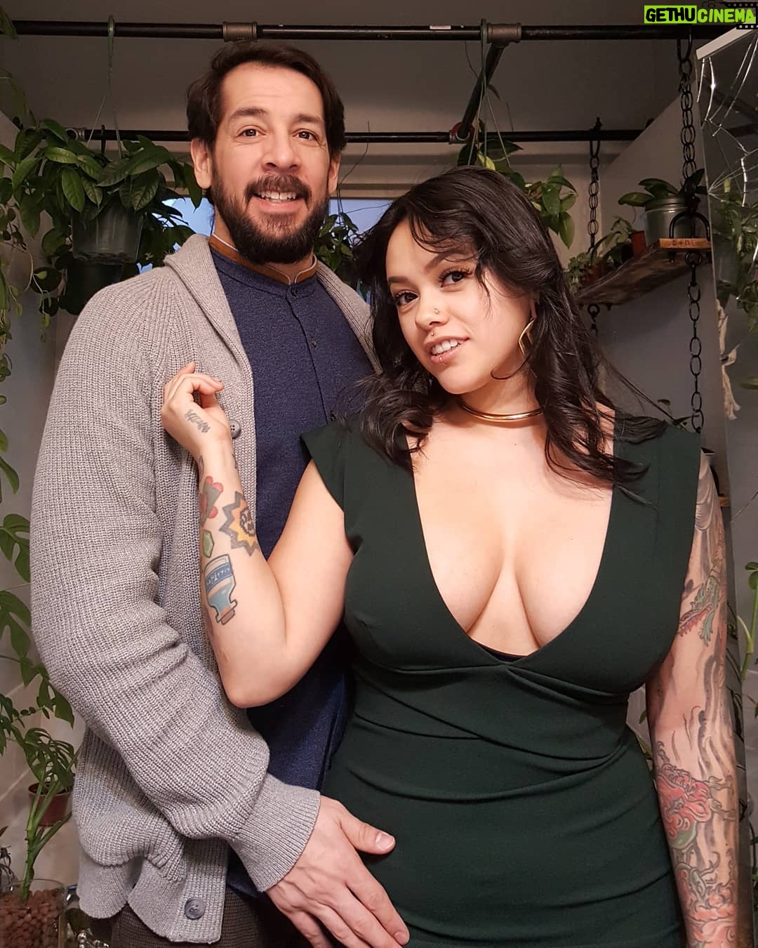 Bixton Suicide - 9.3K Likes - Drinks & tamales & boardgames for two, all day.
Hope you all got to relax today.
🖤🌿
#bahumbug
