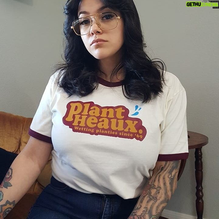Bixton Suicide - 6.9K Likes - 💦 Wetting planties since '69 🌿 @thatplantheaux
Practicing my curls, cause you bet I'm feeling myself in this feathered hairstyle.