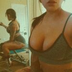 Bixton Suicide Instagram - Distracting my damnself in the gym 🤦🏽‍♀️ Happy Friday mi gente! 🍻 #felizviernes