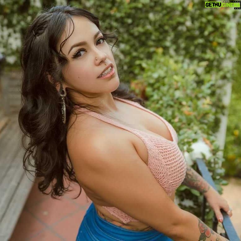 Bixton Suicide - 6.9K Likes - LOOK AT WHAT @merryboudoir DID 👀
I mean, Whut?! 😇 🌹
💕 its gonna be a good set guys 😏