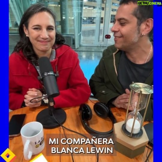 Blanca Lewin Instagram - 🎧📻 ¿Has oído hablar de la mascota olvidada de TVN? 📍Eso y mucho más en un nuevo capítulo del Podcast de Hora 25 que se estrena hoy si, hoy a las 20:00 horas en nuestras plataformas digitales de Youtube y @tvnplaycl. 👉 Además, Blanca Lewin e Ítalo Franzani conversan sobre la nueva obra de teatro "Kelü", que aborda la ciencia hecha por mujeres y sobre el nuevo albúm de la banda Electrodomésticos 👀Y OJO!!! todo el misterio y los datos del enigmático al Dr. Pantalla. ¡Te esperamos! @tvn @tvnplaycl @blancalewin @italofranzani @tomislavtomick