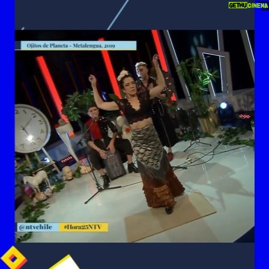 Blanca Lewin Instagram - Con toda la poesía, baile, música y puesta en escena de la banda @metalengua comenzamos a disfrutar el 7° capítulo de la #Hora25NTV con la conducción de @blancalewin📺, que contó con grandes invitados, temas y música en vivo. 📌 Si te lo perdiste, te contamos que el episodio de #Hora25NTV ya está disponible en nuestro sitio oficial, nuestro canal de Youtube NTV_Chile y también en nuestra plataforma @TVNplaycl. #Hora25TVN #blancalewin #musica #cultura #teatro #literatura #entretenimiento #cine #televisión
