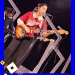 Blanca Lewin Instagram - 👏👏👏 Estas son las imágenes que nos dejó una nueva entrega de #Hora25 por las pantallas de NTV. 🎶🎵🎶Disfrutamos con la música de la banda @floresalegria_. Compartimos los datos de las columnas de cine/series con @carolinasofia3 y de literatura con Sergio Parra (@metalespesadoslibros). Y estuvo presente el mundo del teatro con @yamireyna, @chamojung y @m.elenaduvauchelle, quienes presentaron la obra "Mi madre, Mi novia y Yo" (@mimadreminoviayyo.cl). 📌 El increíble episodio de #Hora25NTV con @blancalewin ya está disponible en nuestro sitio oficial y también en nuestro canal de Youtube NTV_Chile. #Hora25TVN #blancalewin #musica #danza #cultura #teatro #literatura #entretenimiento #cine #televisión