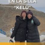 Blanca Lewin Instagram - Este fin de semana tuvimos una visita especial en nuestro Observatorio La Silla, en la Región de Coquimbo: el elenco de “Kelü, dos astrónomas, dos épocas, un mismo cielo” @interdram, una obra de teatro sobre astronomía y género 🌌🔭👩‍🔬.   En esta obra ocurre un viaje en el tiempo entre dos famosas astrónomas; la chilena María Teresa Ruiz y la inglesa Cecilia Payne Gaposhkin, ambas en el comienzo de sus carreras. Este encuentro ocurre en nuestro Observatorio La Silla, lugar donde María Tereza hizo el descubrimiento de una enana café en 1997, que llamó KELÜ, y que dio origen al nombre de la obra 🌟.   Así, este fin de semana el elenco pudo conocer el lugar donde está ambientada la obra, y explorar los telescopios, las salas de control, la residencia y todos los rincones de nuestro observatorio. Además, pudieron compartir con todos quienes estaban en La Silla una lectura dramatizada de algunas de las escenas de la obra 🎭.   Te invitamos a ver esta increíble obra protagonizada por Blanca Lewin @blancalewin y Adriana Stuven @adristuven , y dirigida por Ana López Montaner, que estará en @teatrouc desde el 29 de mayo al 22 de junio. ¡No te la pierdas!   ¡Quedamos muy contentos con la visita de estas grandes estrellas del teatro, para conocer más sobre las estrellas del Universo!   #teatro #lasilla #coquimbo #astronomía #astronomíachile #esochile #cielosdechile #arteyciencia #género #mariateresaruiz #teatrochile