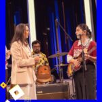 Blanca Lewin Instagram - 👏👏👏 Estas son las imágenes que nos dejó una nueva entrega de #Hora25 por las pantallas de NTV. 🎶🎵🎶Disfrutamos con la música de la banda @floresalegria_. Compartimos los datos de las columnas de cine/series con @carolinasofia3 y de literatura con Sergio Parra (@metalespesadoslibros). Y estuvo presente el mundo del teatro con @yamireyna, @chamojung y @m.elenaduvauchelle, quienes presentaron la obra "Mi madre, Mi novia y Yo" (@mimadreminoviayyo.cl). 📌 El increíble episodio de #Hora25NTV con @blancalewin ya está disponible en nuestro sitio oficial y también en nuestro canal de Youtube NTV_Chile. #Hora25TVN #blancalewin #musica #danza #cultura #teatro #literatura #entretenimiento #cine #televisión