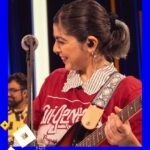 Blanca Lewin Instagram - 👏👏👏 Estas son las imágenes que nos dejó una nueva entrega de #Hora25 por las pantallas de NTV. 🎶🎵🎶Disfrutamos con la música de la banda @floresalegria_. Compartimos los datos de las columnas de cine/series con @carolinasofia3 y de literatura con Sergio Parra (@metalespesadoslibros). Y estuvo presente el mundo del teatro con @yamireyna, @chamojung y @m.elenaduvauchelle, quienes presentaron la obra "Mi madre, Mi novia y Yo" (@mimadreminoviayyo.cl). 📌 El increíble episodio de #Hora25NTV con @blancalewin ya está disponible en nuestro sitio oficial y también en nuestro canal de Youtube NTV_Chile. #Hora25TVN #blancalewin #musica #danza #cultura #teatro #literatura #entretenimiento #cine #televisión