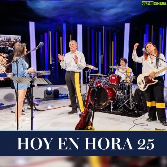 Blanca Lewin Instagram - Hoy en #Hora25NTV con @blancalewin📺 Estuvimos con la musica de @loselectro en el estudio. Además, tendremos las columnas de cine/series con @carolinasofia3 y de literatura con Sergio Parra (@metalespesadoslibros). 📌Recuerda #Hora25NTV con @blancalewin, todos los miércoles a las 22:30 horas por las pantallas de @ntvchile, y el sábado cerca de la medianoche a través de @tvn. 📲Revive los mejores momentos del programa en nuestro canal de Youtube NTV Chile, @tvnplaycl y tvn.cl/ntv #Hora25TVN #blancalewin #musica #cultura #teatro #literatura #entretenimiento #cine #television