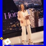Blanca Lewin Instagram - 👏👏👏 Estas son las imágenes que nos dejó una nueva entrega de #Hora25 por las pantallas de NTV. 🎶🎵🎶Disfrutamos con la música de la banda @floresalegria_. Compartimos los datos de las columnas de cine/series con @carolinasofia3 y de literatura con Sergio Parra (@metalespesadoslibros). Y estuvo presente el mundo del teatro con @yamireyna, @chamojung y @m.elenaduvauchelle, quienes presentaron la obra "Mi madre, Mi novia y Yo" (@mimadreminoviayyo.cl). 📌 El increíble episodio de #Hora25NTV con @blancalewin ya está disponible en nuestro sitio oficial y también en nuestro canal de Youtube NTV_Chile. #Hora25TVN #blancalewin #musica #danza #cultura #teatro #literatura #entretenimiento #cine #televisión