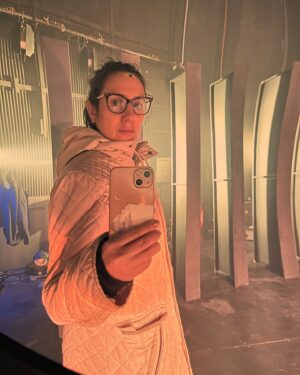 Blanca Lewin Instagram - Hoy estrenamos Kelü
Lindo viaje interestelar junto a @adristuven 
Que los astros nos traigan mucha 💩 💩 💩 
Venga a vernos al @teatrouc 
Link en mi perfil 
#teatro🎭 #astronomía #actriceschilenas #género #mujeresenlaciencia