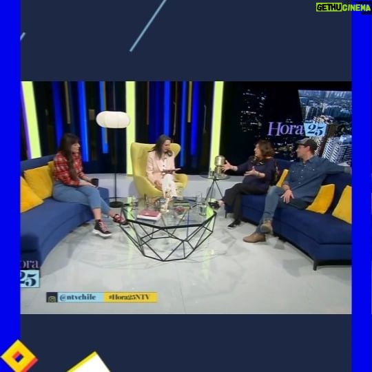 Blanca Lewin Instagram - ¡Una obra que no te puedes perder! ⚪️🟣🔵 En #Hora25 nuestra conductora Blanca Lewin conversó con con @yamireyna, @chamojung y @m.elenaduvauchelle quienes nos contaron todo sobre su trabajo teatral en:"Mi madre, Mi novia y Yo" (@mimadreminoviayyo.cl). ¿De qué se trata? Descúbrelo en Hora 25. 📲 Revive los mejores momentos del programa en nuestro canal de Youtube NTV Chile, @tvnplaycl y tvn.cl/ntv