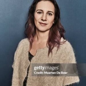 Blanca Lewin Instagram - Alguna vez fui una madre lactante de pelo morado paseándome por el festival de Sundance. Hoy buscando una foto en específico con la @soygabrielapaz que está de cumpleaños (y que no encontré), se me apareció esta otra. #tb2017📸 
¡Que tengan una feliz semana!