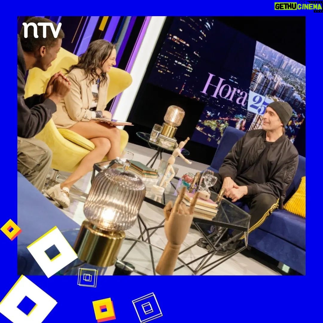 Blanca Lewin Instagram - 🎬 ¡Vivimos nuevo capítulo de Hora 25! 📺 Hoy @blancalewin nos invitó a un programa lleno de cultura y entretenimiento. En nuestro set, vibramos al ritmo de la música de @newenafrobeat. Además, revisamos un imperdible ranking del Rock Chileno con @gonzalo_planet en nuestra sección musical. Y eso no es todo, también nos sumergimos en la intrigante obra "¿Estás ahí, Yin?" con @marceloalonsoactor y @mikcleelafond. 📌 Recuerda sintonizar #Hora25NTV con @blancalewin, todos los miércoles a las 22:30 horas por @ntvchile, y el sábado cerca de la medianoche por @tvn.