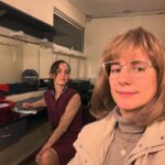 Blanca Lewin Instagram - Hoy estrenamos Kelü Lindo viaje interestelar junto a @adristuven Que los astros nos traigan mucha 💩 💩 💩 Venga a vernos al @teatrouc Link en mi perfil #teatro🎭 #astronomía #actriceschilenas #género #mujeresenlaciencia